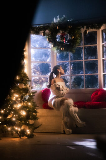 Ariana Grande Nude Leaks OnlyFans Photo 14