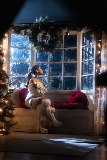 Ariana Grande Nude Leaks OnlyFans Photo 9