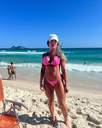 Dra. Thatiane Oliveira Nude Leaks OnlyFans Photo 16