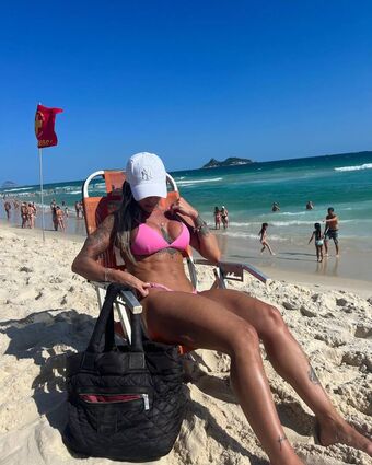 Dra. Thatiane Oliveira Nude Leaks OnlyFans Photo 14