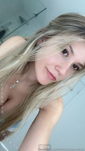 Felicity Smoak Nude Leaks OnlyFans Photo 9