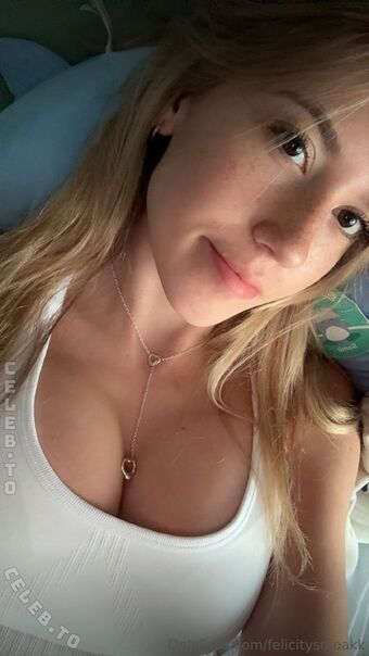 Felicity Smoak Nude Leaks OnlyFans Photo 6