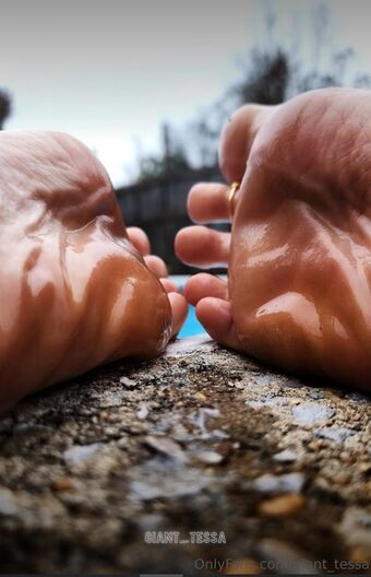 Giant_Tessa Nude Leaks OnlyFans Photo 17