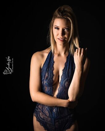 Julie Triaen Nude Leaks OnlyFans Photo 7