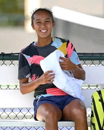 Leylah Fernandez Nude Leaks OnlyFans Photo 2