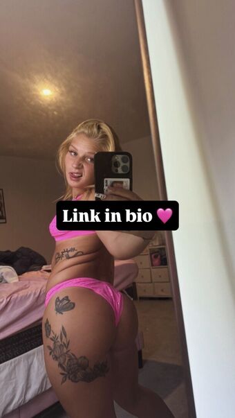 Navaya Marie Nude Leaks OnlyFans Photo 8