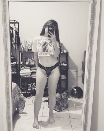 Pequenalua Nude Leaks OnlyFans Photo 3