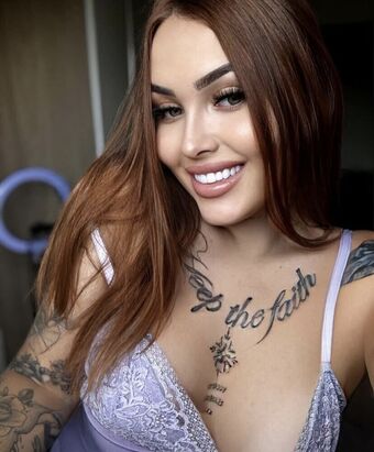 Vitória Bucheneki Nude Leaks OnlyFans Photo 1