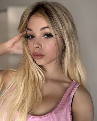 WaifuLexi Nude Leaks OnlyFans Photo 1